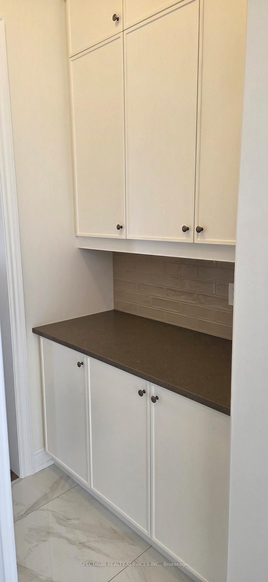 21 Lorrain Hand Crescent • Georgina, ON photo 8