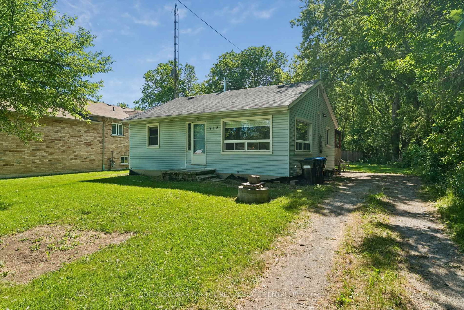 972 Gilmore Avenue • Innisfil, ON photo 2