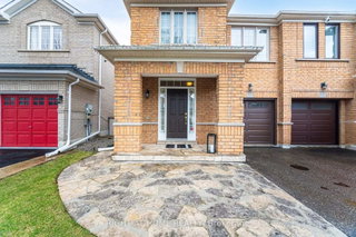 910 Oaktree Crescent