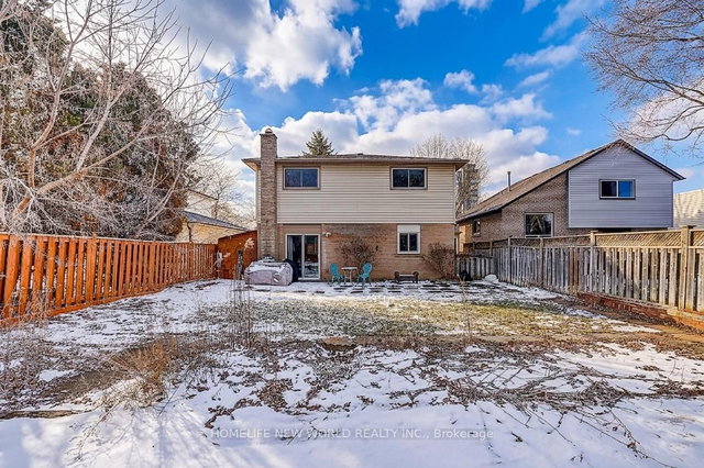 715 Irwin Crescent