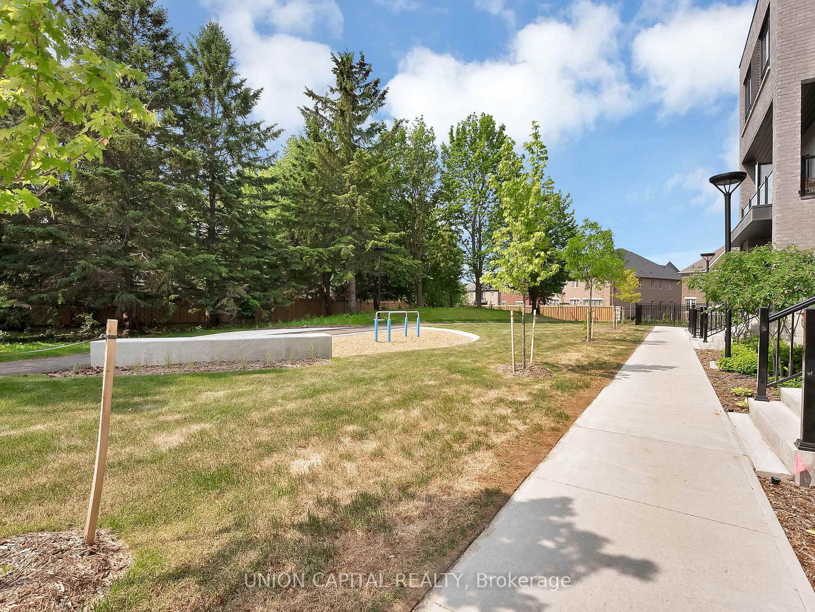 26 Lytham Green Circle • #6 • Newmarket, ON photo 18