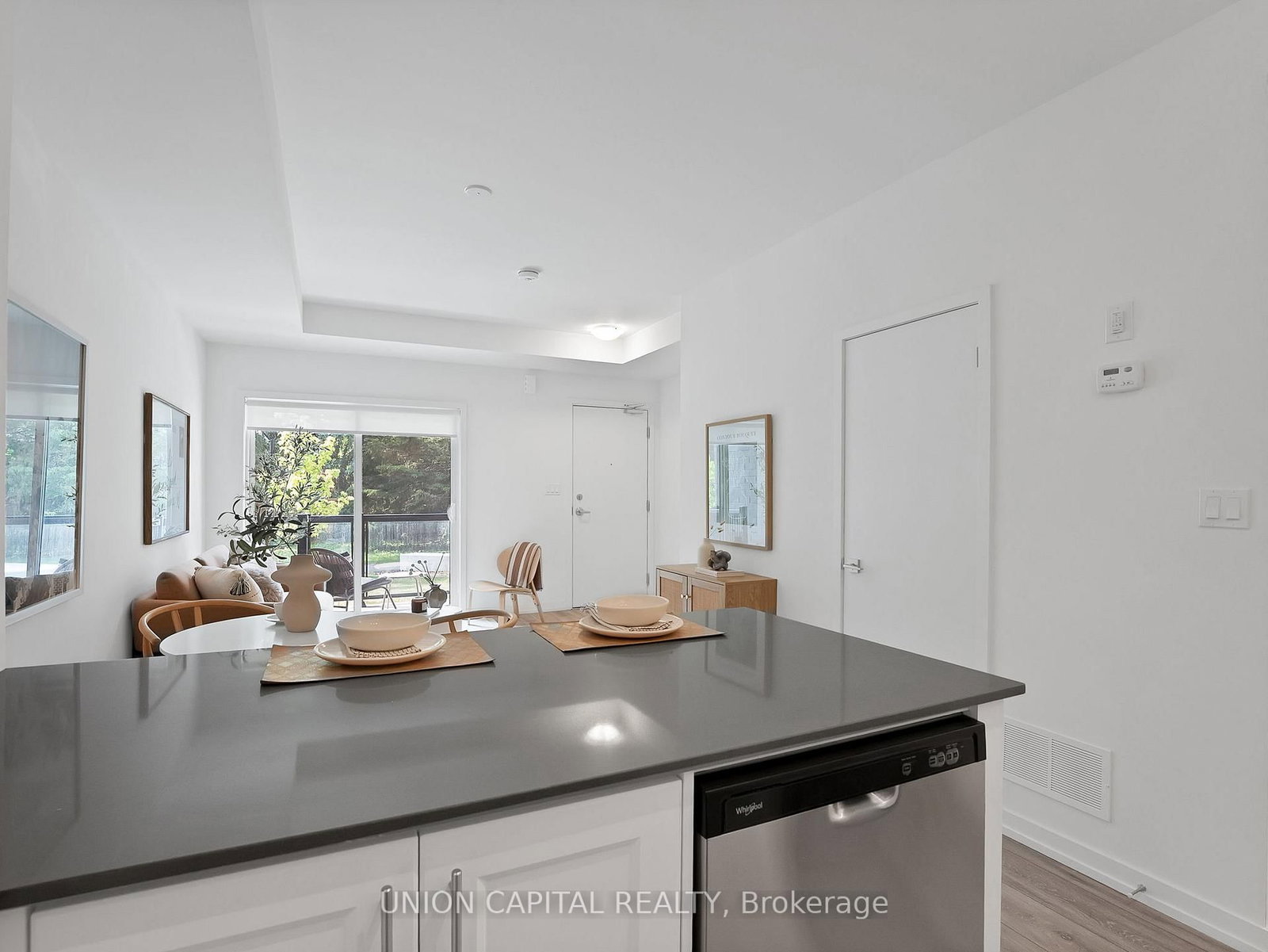 26 Lytham Green Circle • #6 • Newmarket, ON photo 8