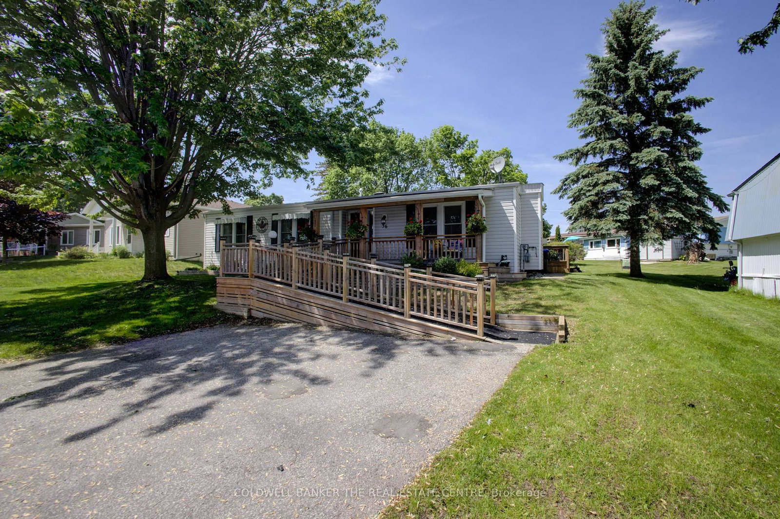 36 Linden Lane • Innisfil, ON photo 2
