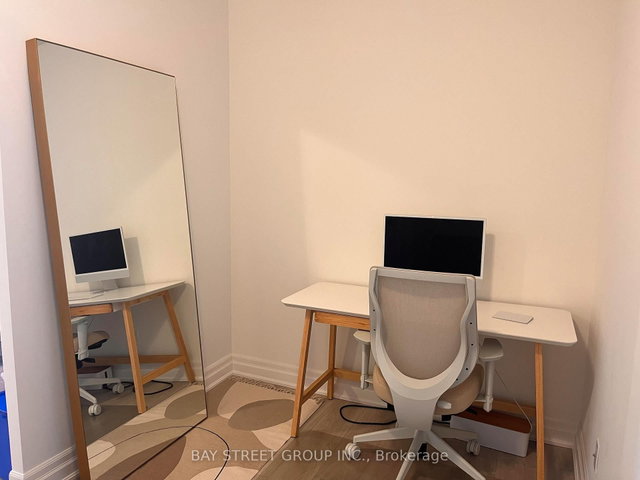817A - 10 ROUGE VALLEY Drive W