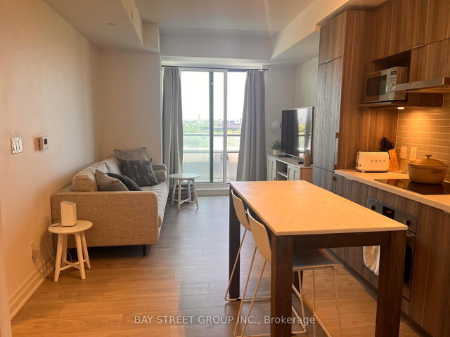 817A - 10 ROUGE VALLEY Drive W