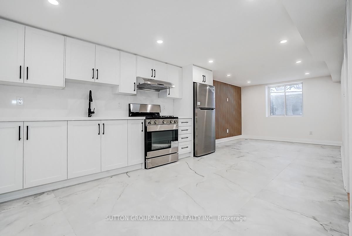 176 Cherrywood Drive • Newmarket, ON photo 3