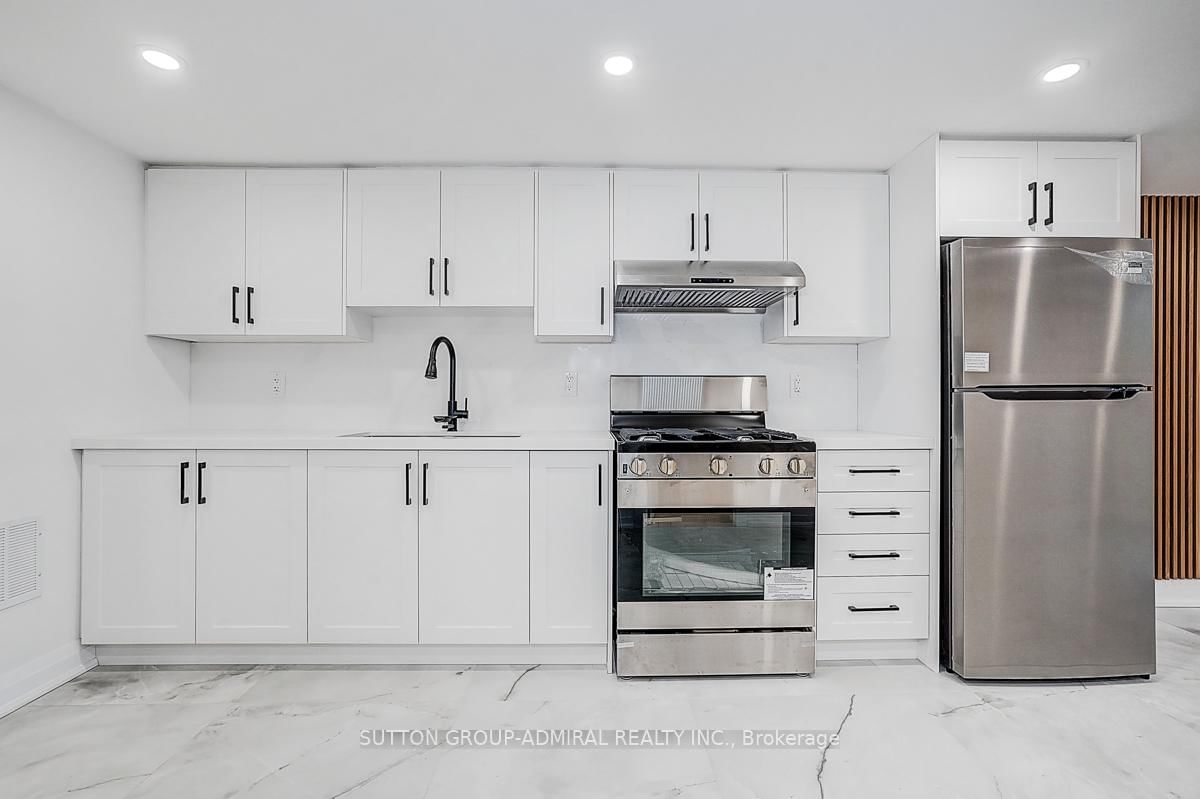 176 Cherrywood Drive • Newmarket, ON photo 4