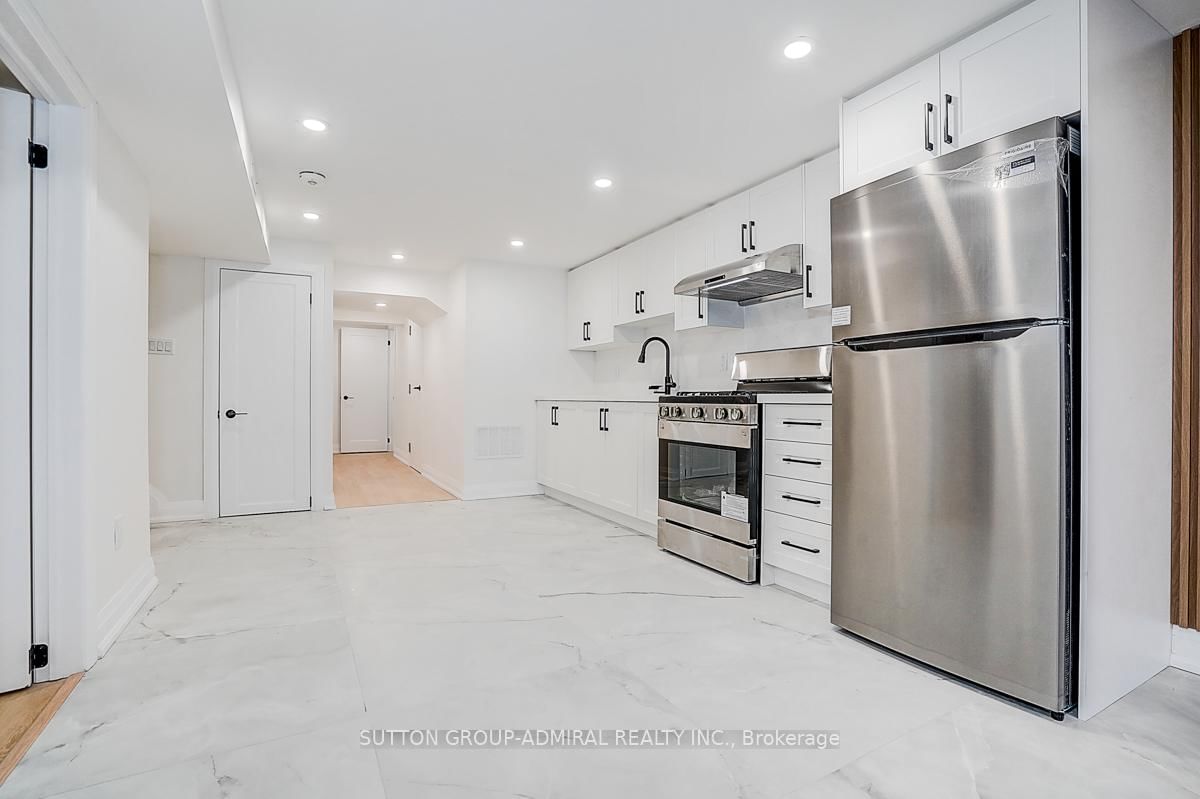 176 Cherrywood Drive • Newmarket, ON photo 5