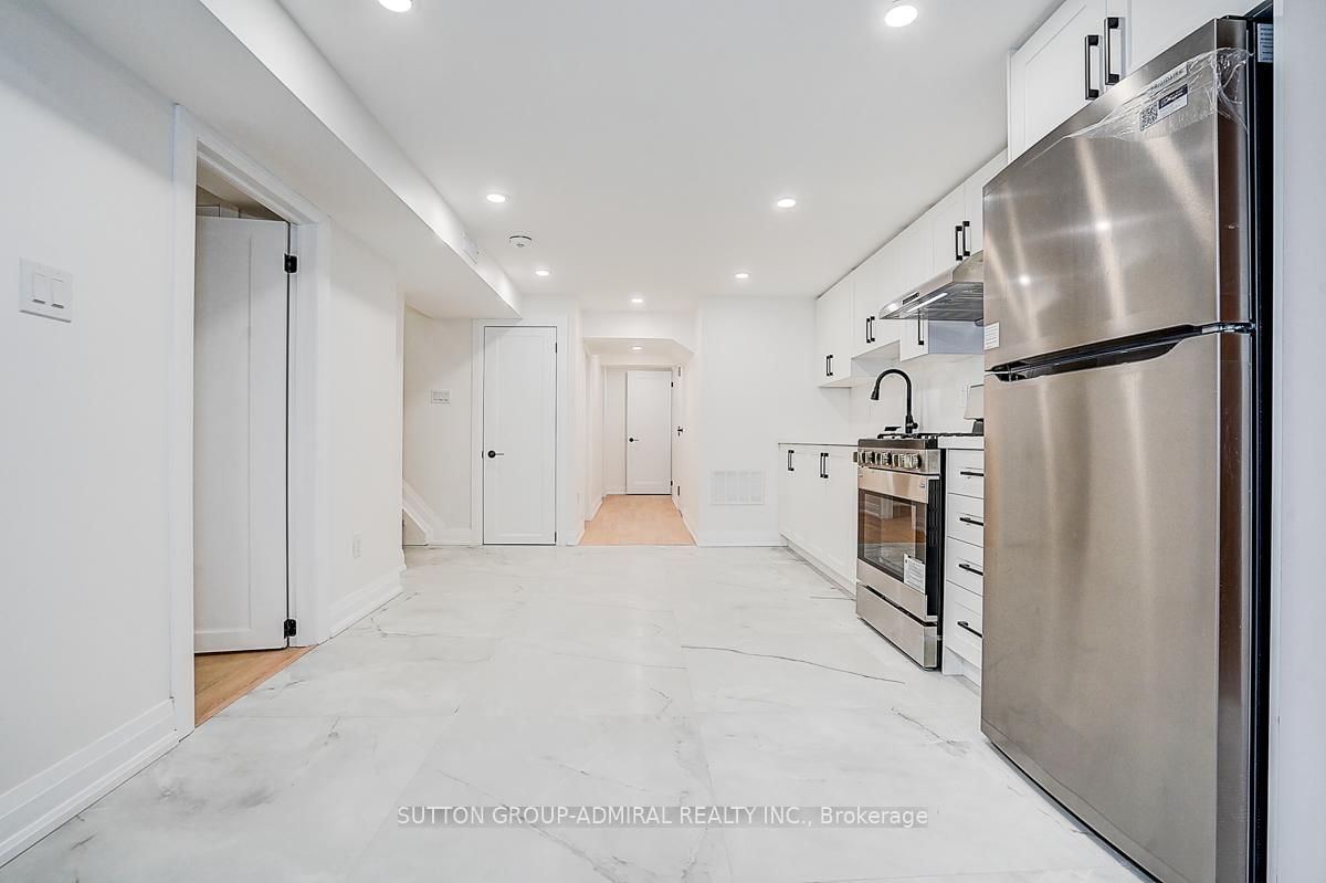 176 Cherrywood Drive • Newmarket, ON photo 6