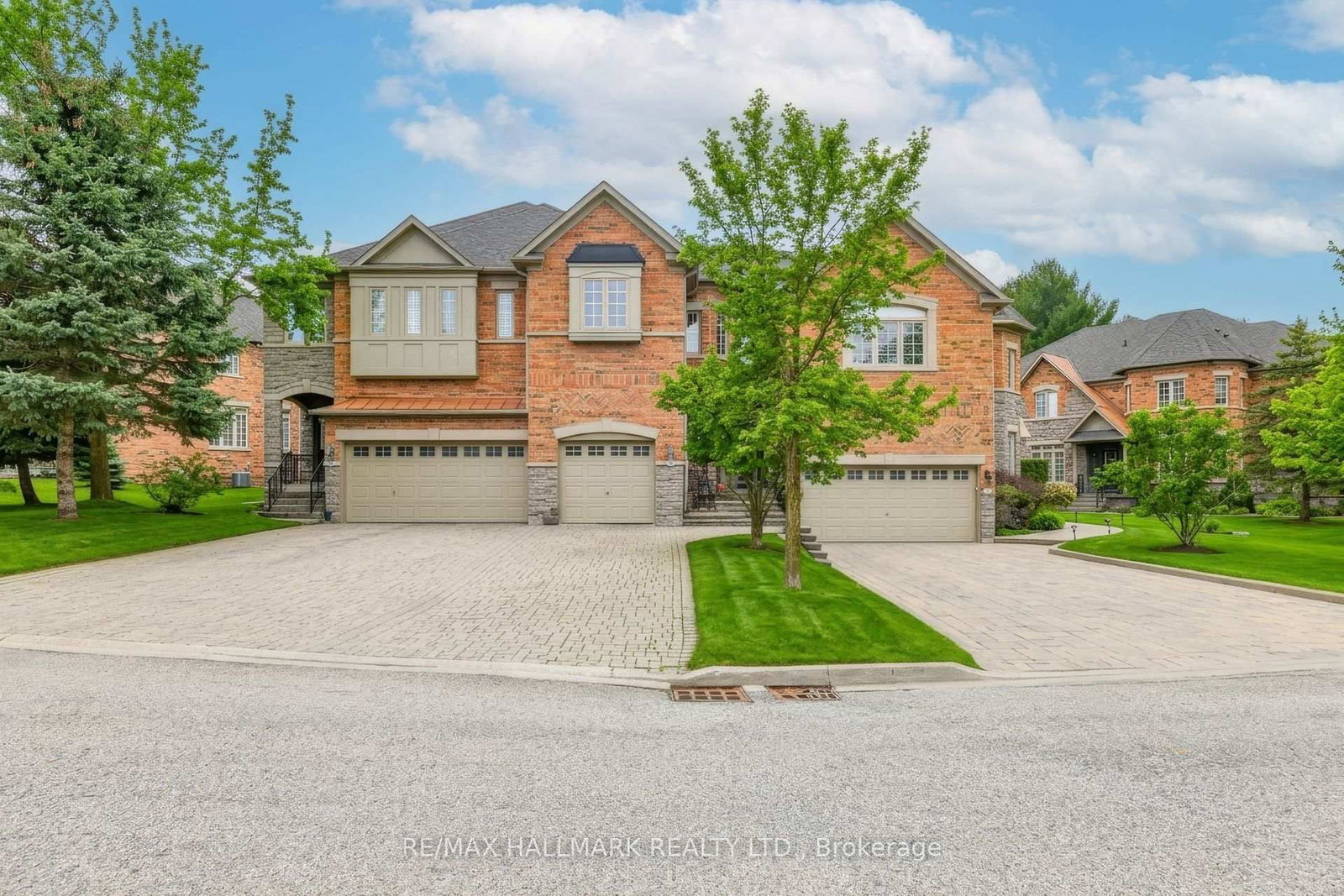 76 Westbury Court • Richmond Hill, ON photo 2
