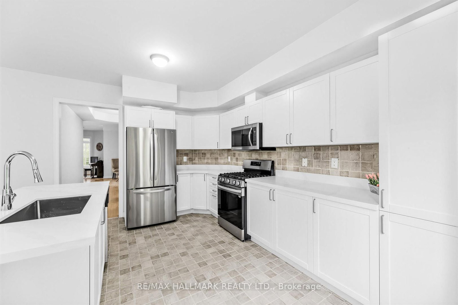 76 Westbury Court • Richmond Hill, ON photo 9