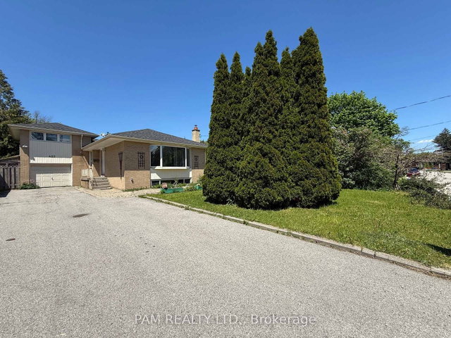 423 Lynett Crescent