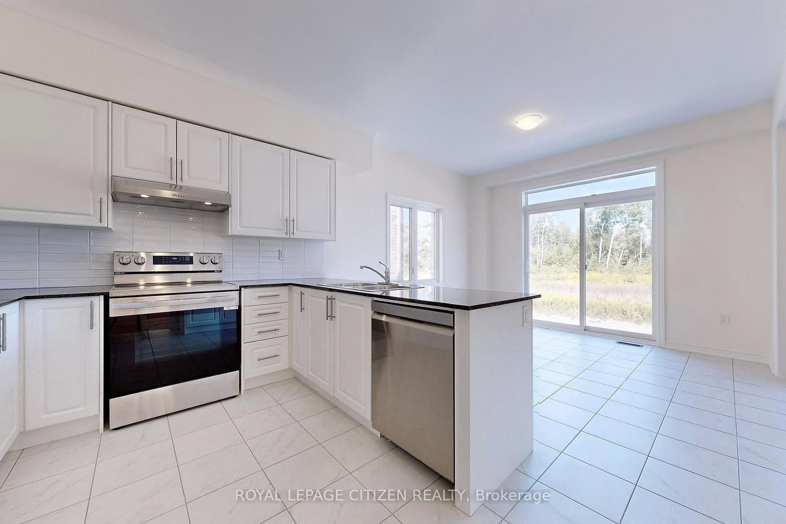 140 Hawkins Street • Georgina, ON photo 11