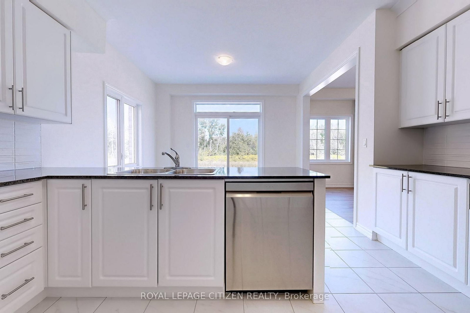 140 Hawkins Street • Georgina, ON photo 13