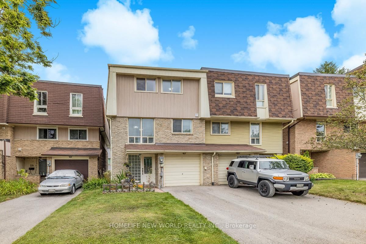 61 Poplar Crescent • Aurora, ON photo 1