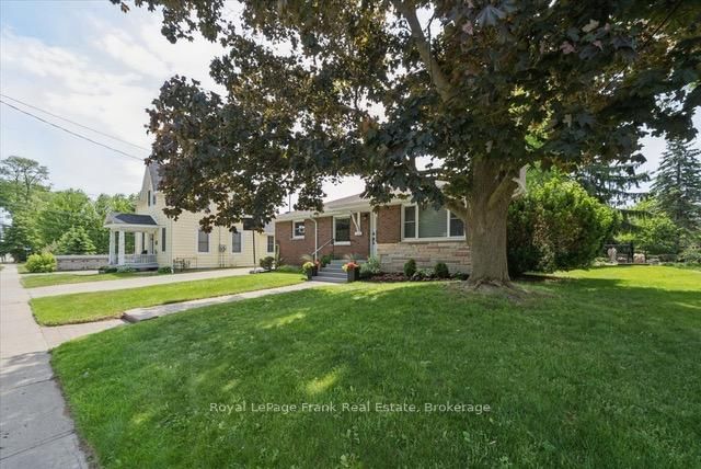 124 Brock Street E