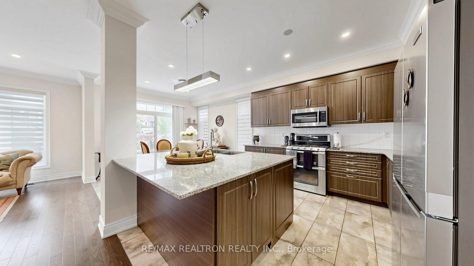 18 Ladder Crescent • East Gwillimbury, ON photo 12