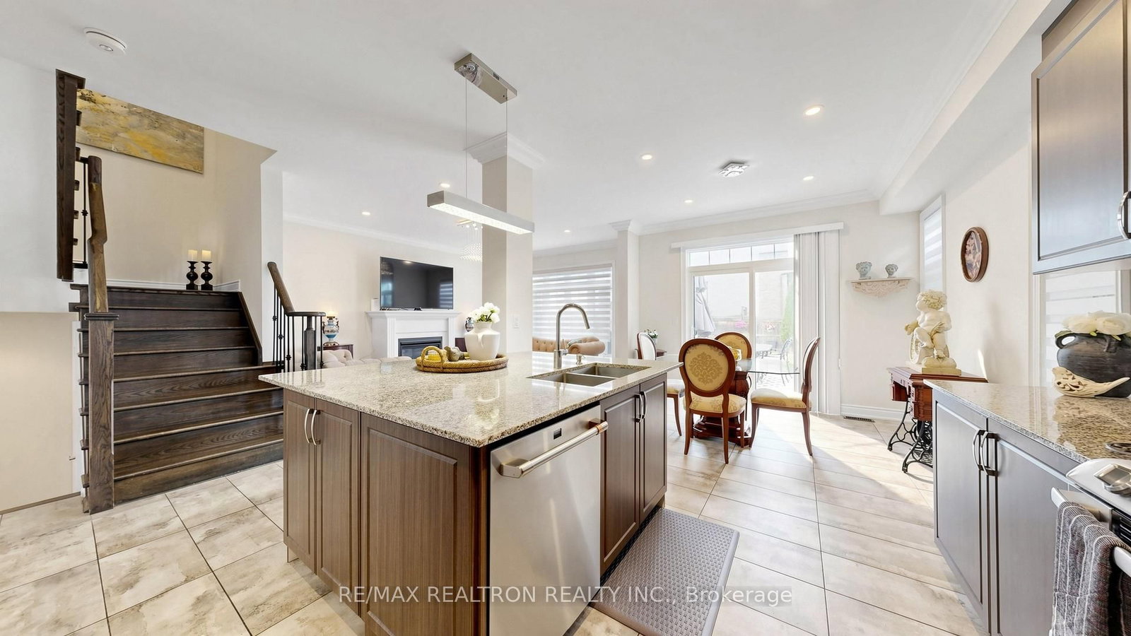 18 Ladder Crescent • East Gwillimbury, ON photo 14