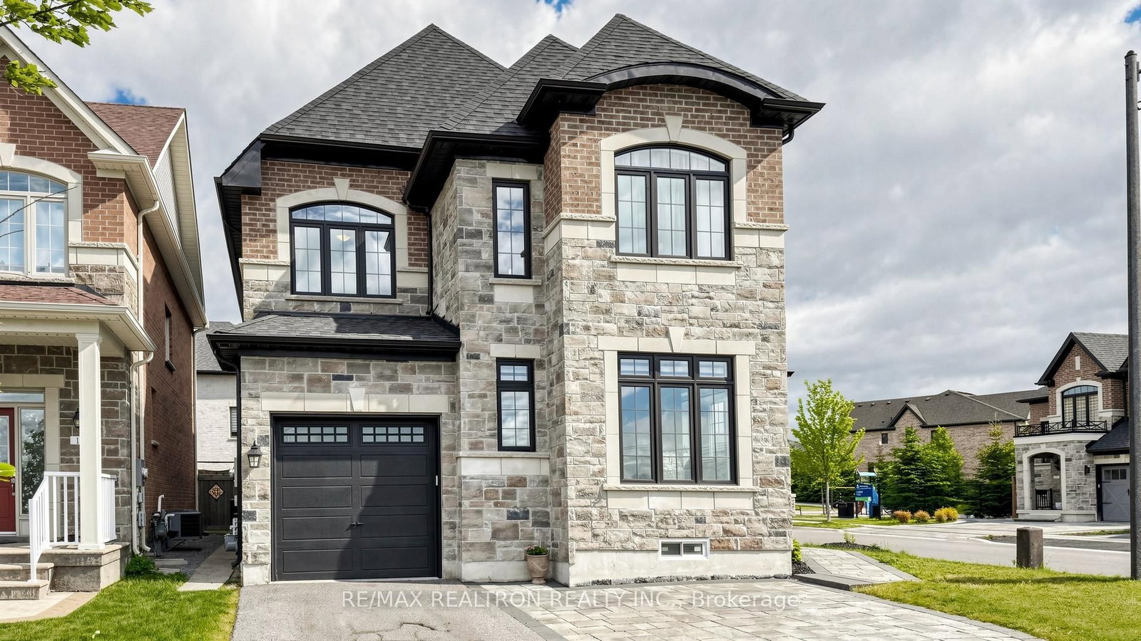 18 Ladder Crescent • East Gwillimbury, ON photo 3