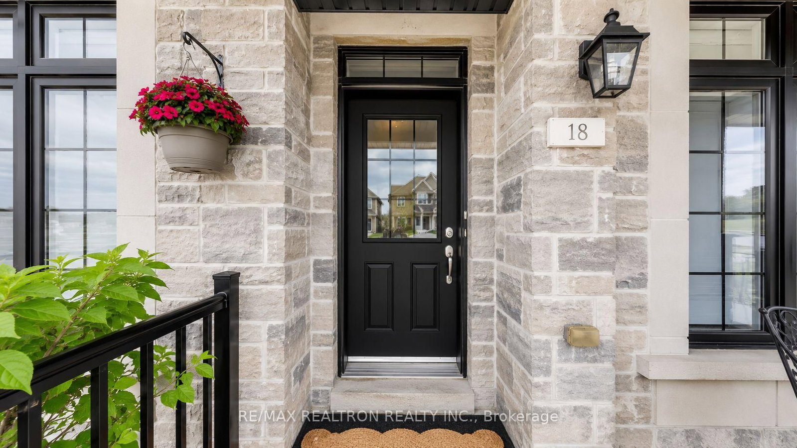 18 Ladder Crescent • East Gwillimbury, ON photo 7
