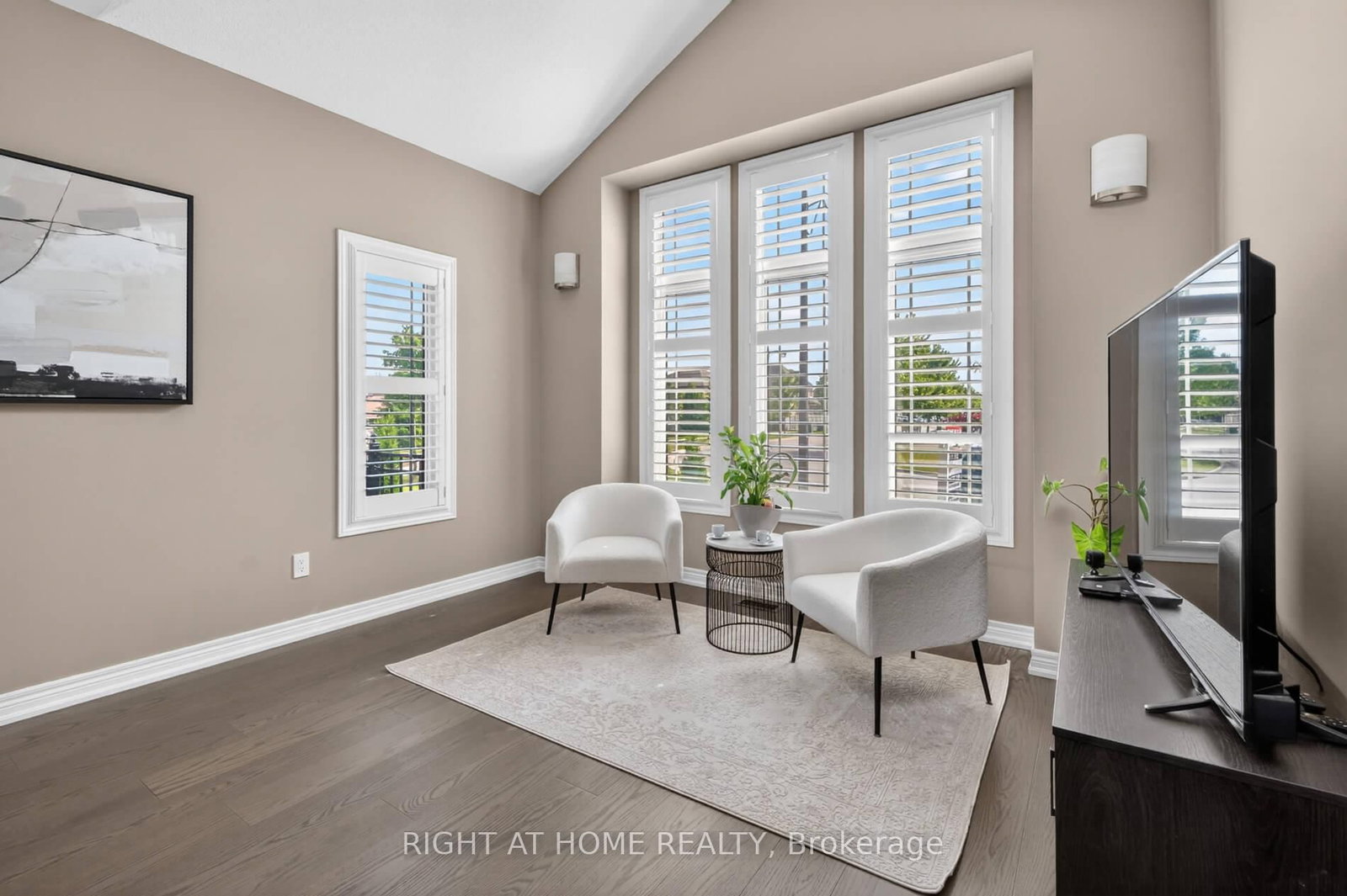 80 Sharpe Crescent • New Tecumseth, ON photo 4
