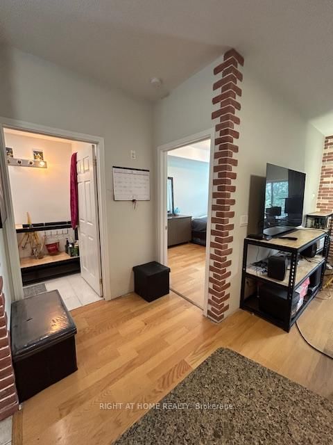 2 Maison Parc Court, Unit 403