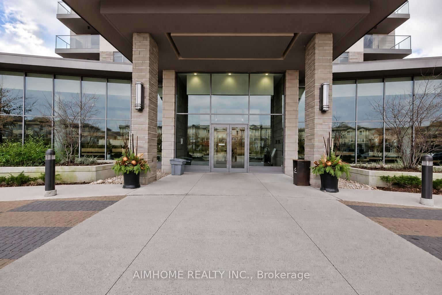 273 South Park Road, Unit 1201