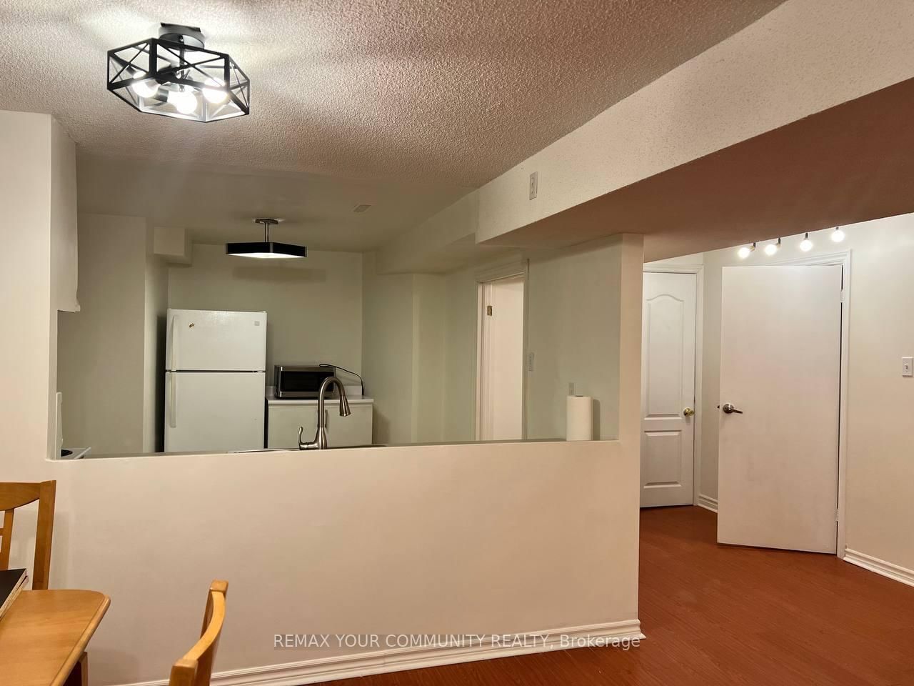 8 Jaguar Gate E