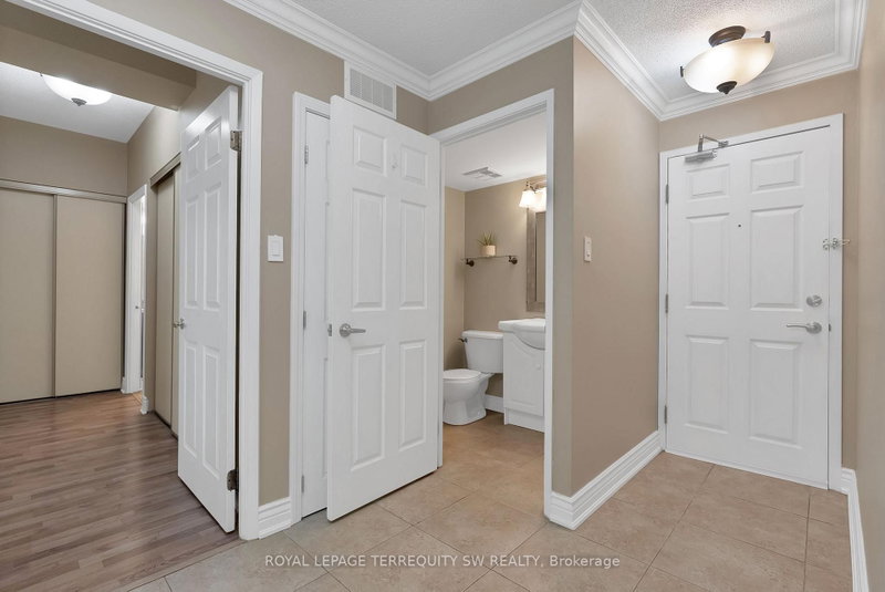 113 - 309 Major Mackenzie Drive E