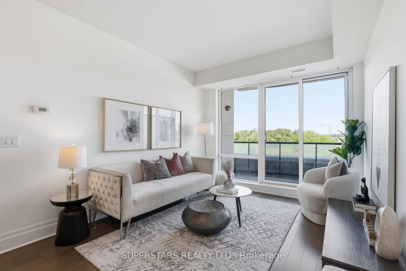 305 - 151 Upper Duke Crescent