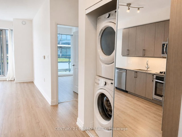 305 - 9608 Yonge Street