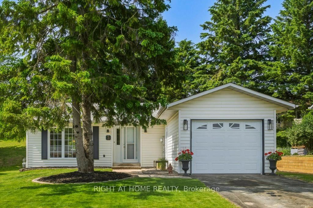 5 Cedar, New Tecumseth, Ontario L0G 1W0
