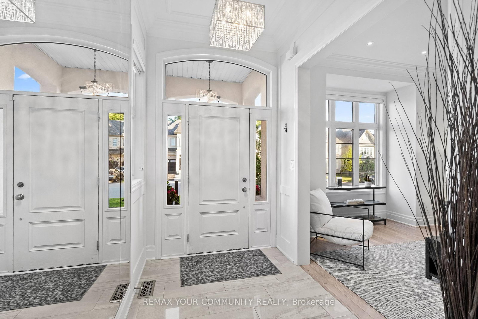 106 Forest Grove Court • Aurora, ON photo 6