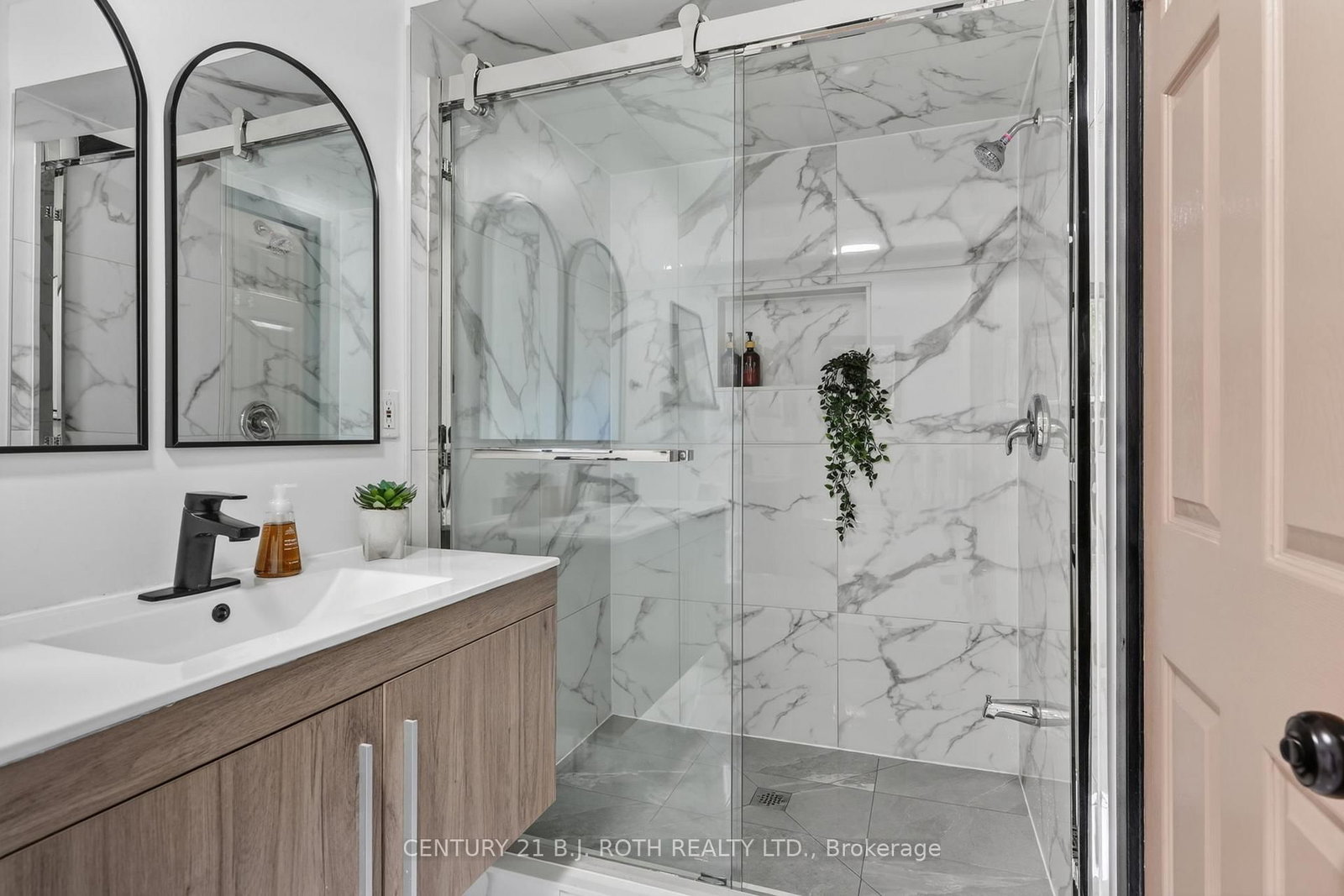 1077 CORRIE Street • Innisfil, ON photo 24