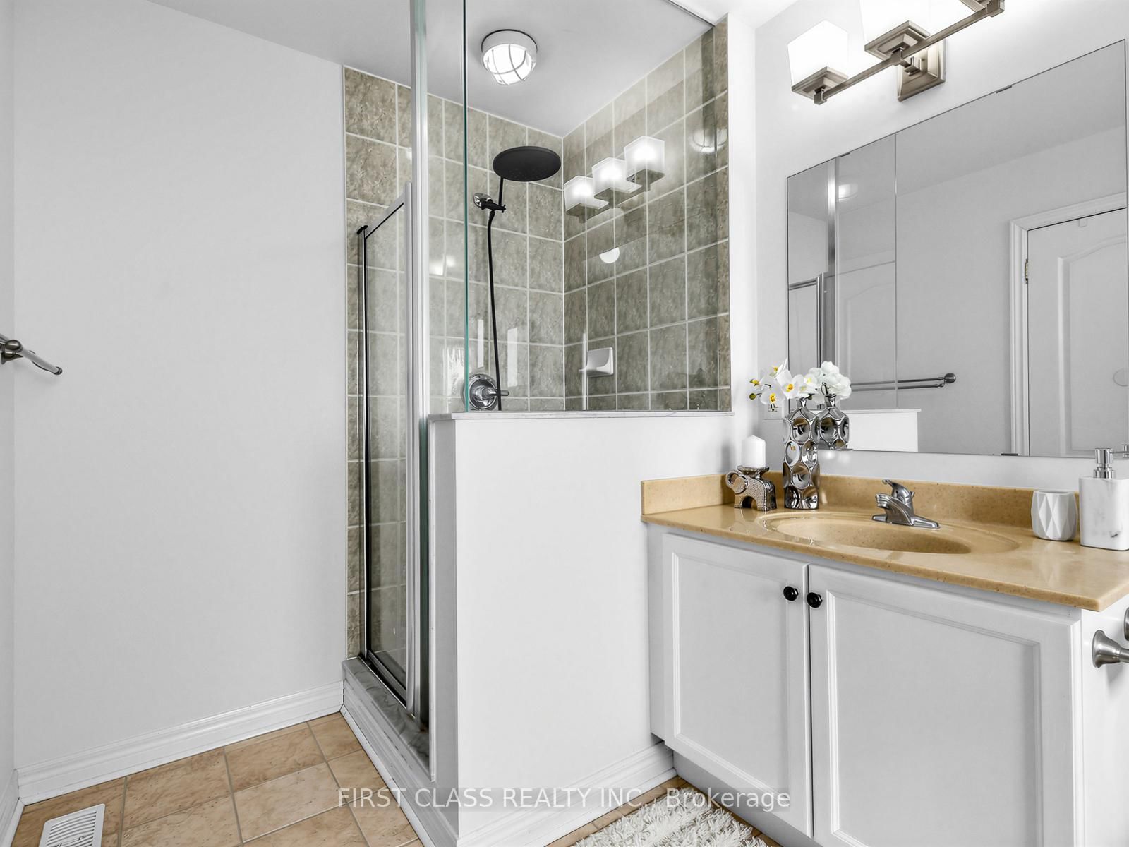 8 Townwood Drive • #36 • Richmond Hill, ON photo 13
