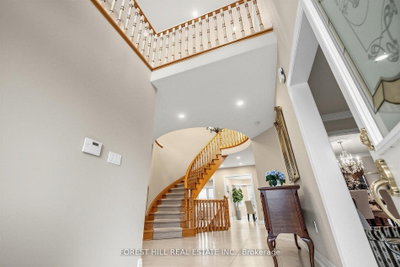 17 Lady Lynn Crescent • Richmond Hill, ON photo 4