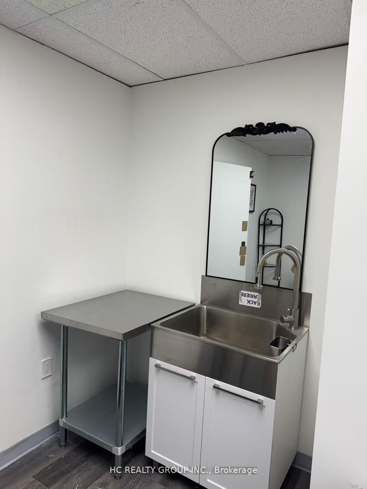 7027 Yonge Street, Unit 2B