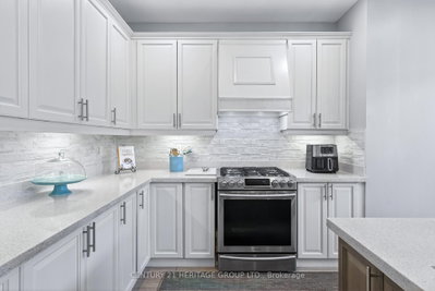 90 Gibson Circle • Bradford West Gwillimbury, ON photo 9
