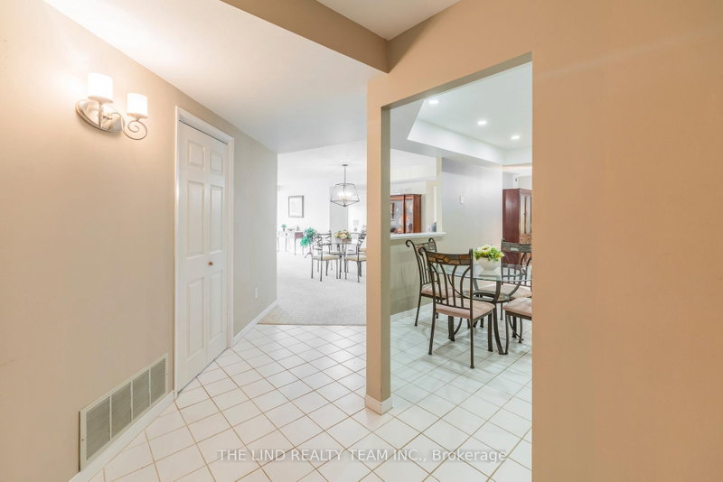 312 - 85 Wellington Street W
