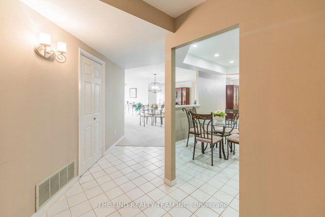 312 - 85 Wellington Street W