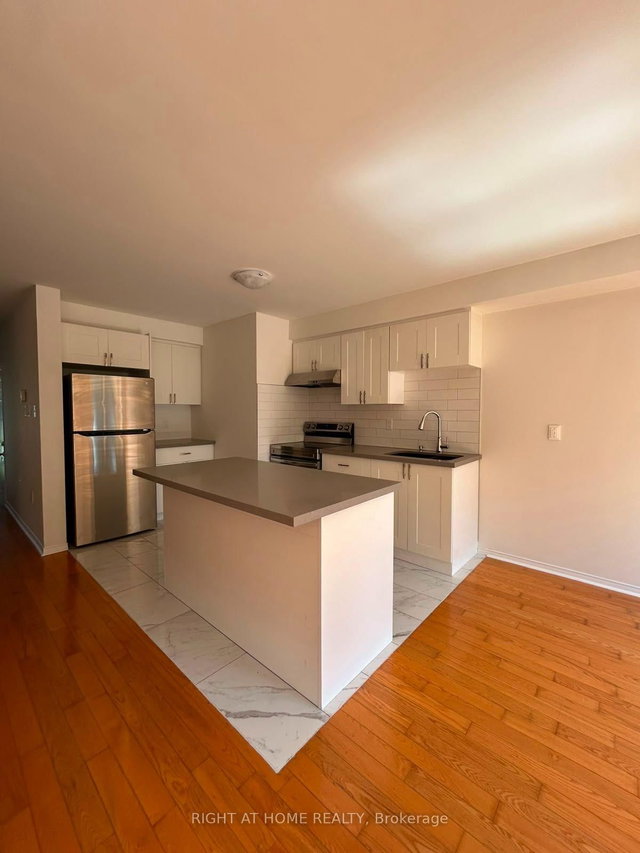 54 Henderson Crescent