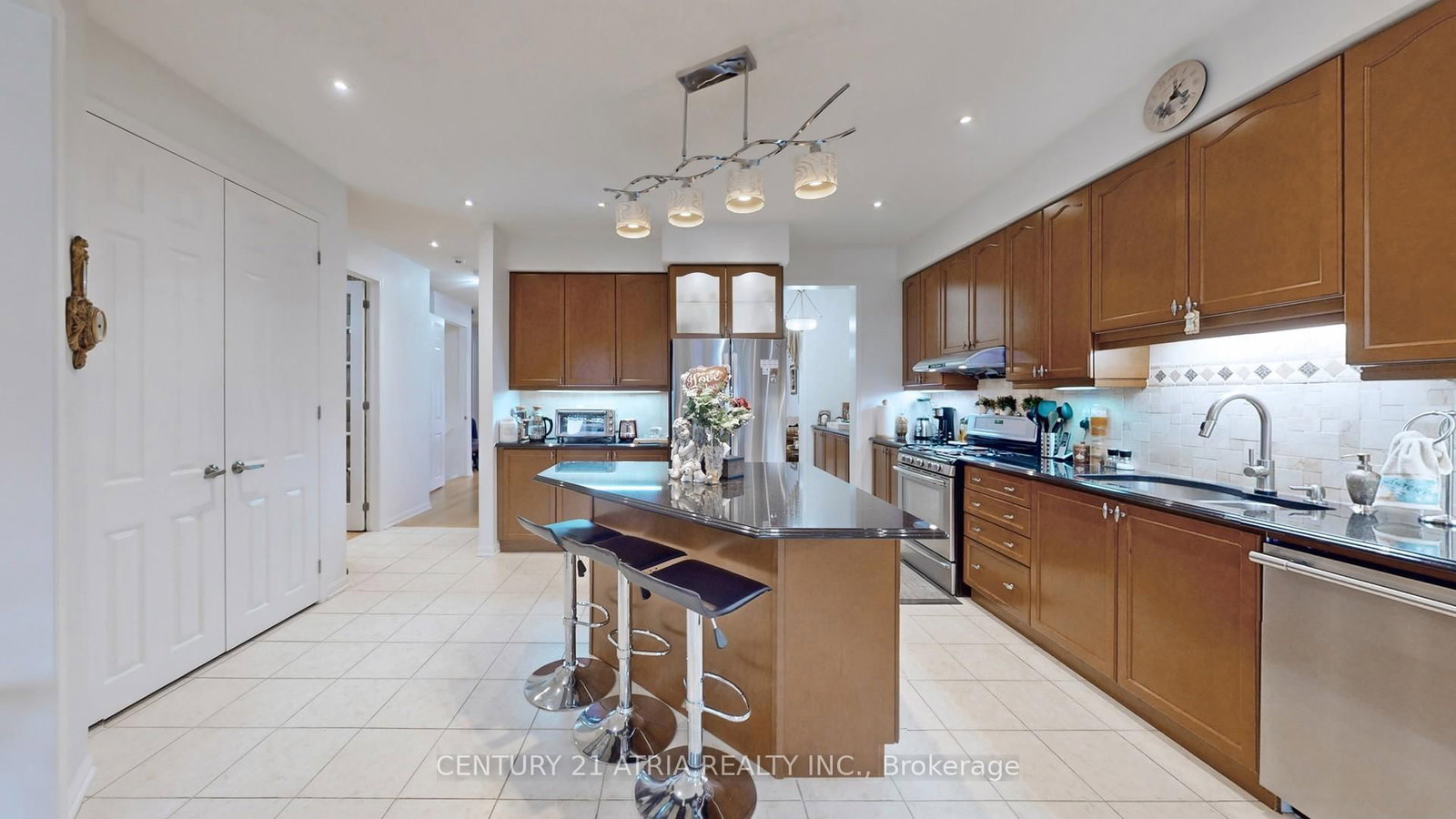 69 Diamond Jubilee Drive • Markham, ON photo 11
