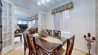 69 Diamond Jubilee Drive • Markham, ON photo 9