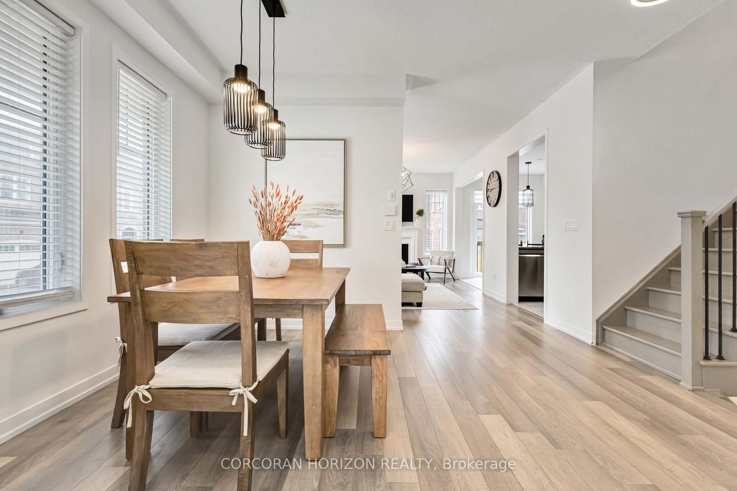 81 Dundonald Trail • Newmarket, ON photo 5