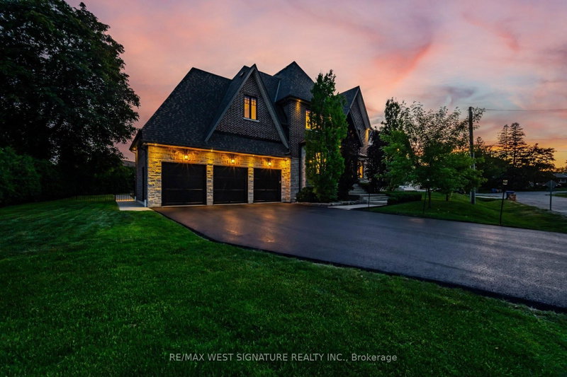 76 Lynwood Crescent
