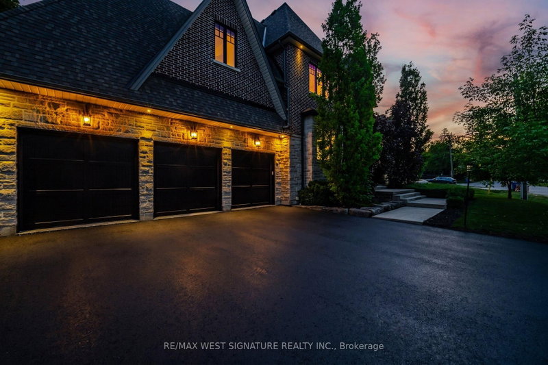 76 Lynwood Crescent
