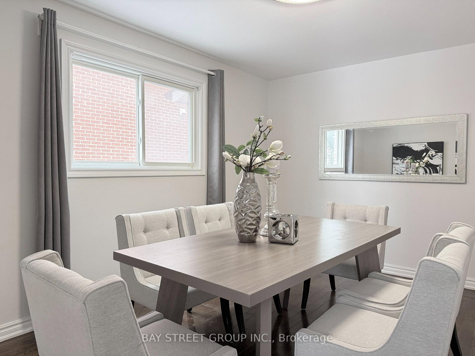 212 risebrough Circuit • Markham, ON photo 6