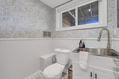 8 Prestwick Avenue • Vaughan, ON