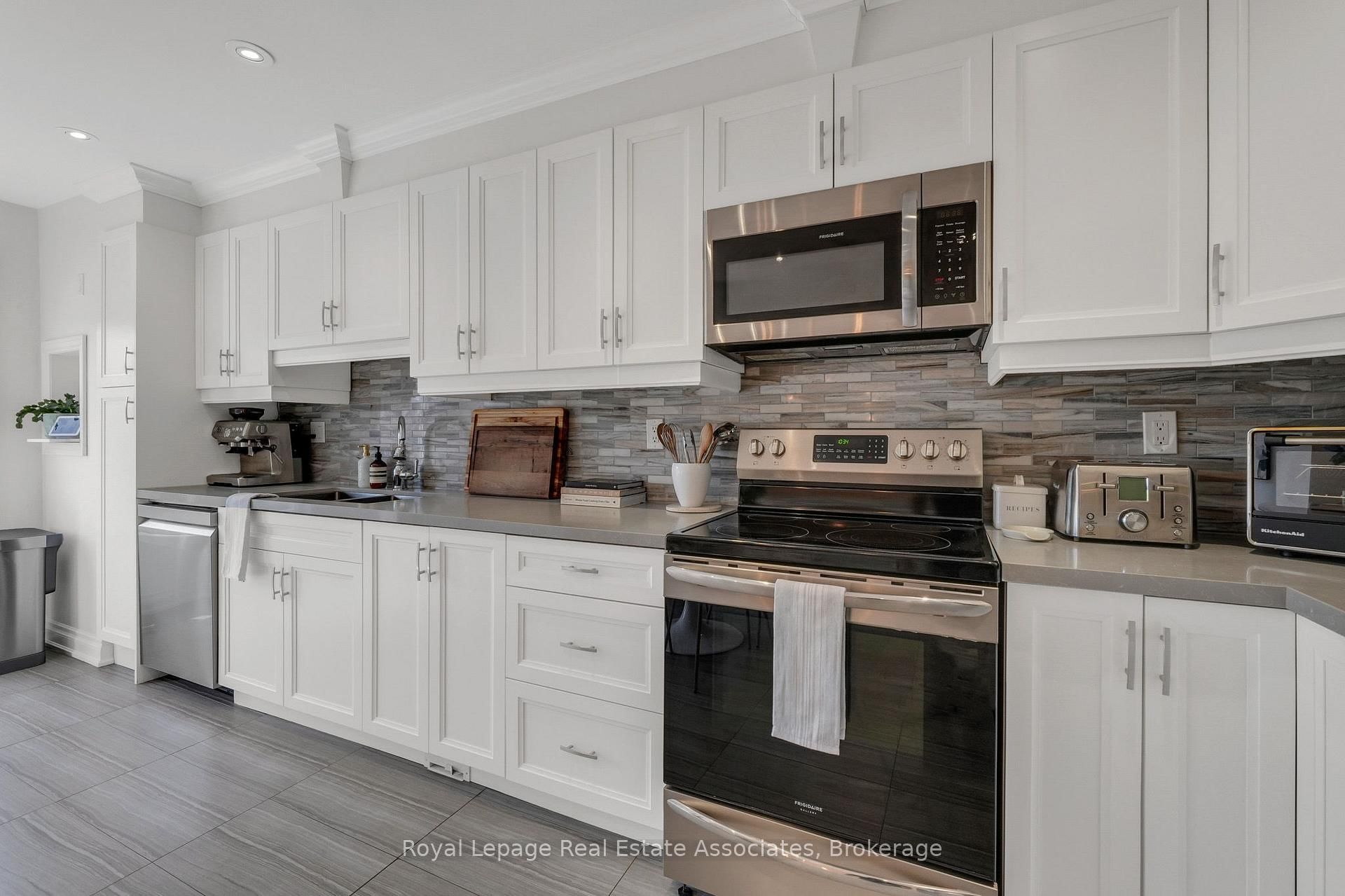 8 Prestwick Avenue