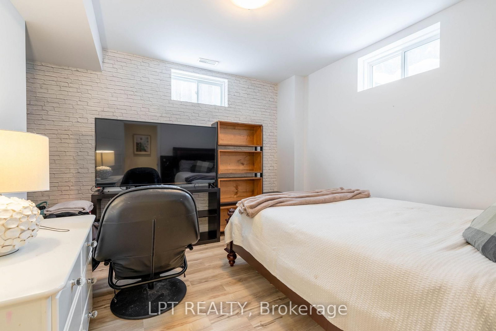 258 Andrew Street • Newmarket, ON photo 40